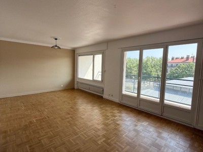 APPARTEMENT T4 A LOUER - ST ETIENNE CENTRE VILLE - 83.19 m2 - 785€ charges comprises par mois