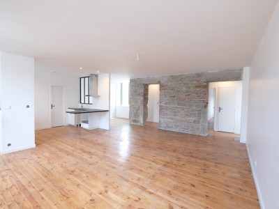 APPARTEMENT T4 A LOUER - ST ETIENNE CENTRE VILLE - 106.58 m2 - 880 € charges comprises par mois