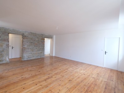 APPARTEMENT T4 A LOUER - ST ETIENNE CENTRE VILLE - 106.58 m2 - 880 € charges comprises par mois