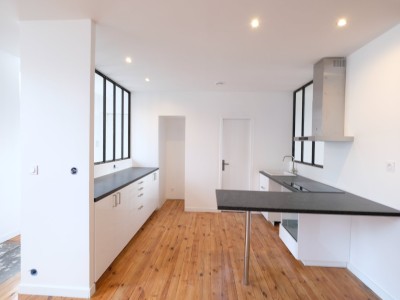 APPARTEMENT T4 A LOUER - ST ETIENNE CENTRE VILLE - 106.58 m2 - 880 € charges comprises par mois