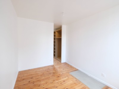 APPARTEMENT T4 A LOUER - ST ETIENNE CENTRE VILLE - 106.58 m2 - 880 € charges comprises par mois