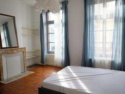 CENTRE VILLE A LOUER - ST ETIENNE CENTRE VILLE - 107 m2 - 726 € charges comprises par mois