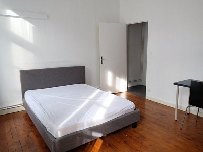 CENTRE VILLE A LOUER - ST ETIENNE CENTRE VILLE - 107 m2 - 726 € charges comprises par mois
