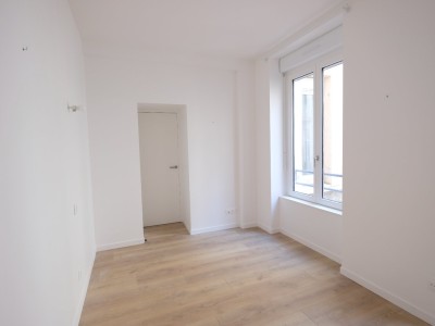 CENTRE VILLE A LOUER - ST ETIENNE CENTRE VILLE - 122.13 m2 - 995 € charges comprises par mois