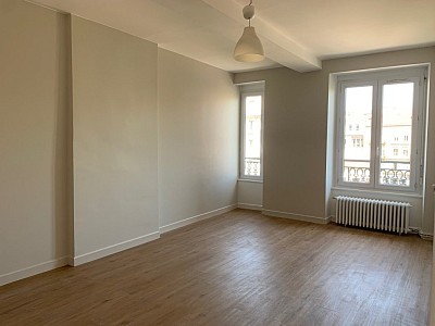 APPARTEMENT T4 A LOUER - ST ETIENNE CENTRE VILLE - 76.73 m2 - 690€ charges comprises par mois