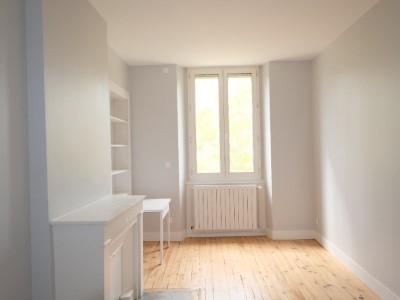 APPARTEMENT T4 A LOUER - ST ETIENNE CENTRE VILLE - 105.29 m2 - 1 210 € charges comprises par mois