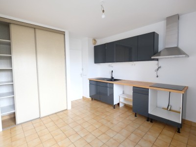 APPARTEMENT T4 A LOUER - ST ETIENNE CENTRE VILLE - 83.03 m2 - 620€ charges comprises par mois