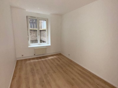 APPARTEMENT T4 A LOUER - ST ETIENNE CENTRE VILLE - 84 m2 - 670€ charges comprises par mois