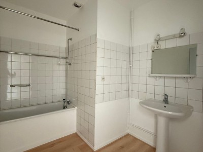 APPARTEMENT T4 A LOUER - ST ETIENNE CENTRE VILLE - 84 m2 - 670€ charges comprises par mois
