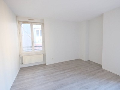 APPARTEMENT T4 A LOUER - ST ETIENNE CENTRE VILLE - 106 m2 - 750 € charges comprises par mois
