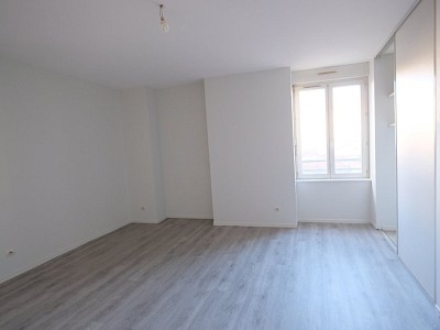 APPARTEMENT T4 A LOUER - ST ETIENNE CENTRE VILLE - 106 m2 - 750 € charges comprises par mois