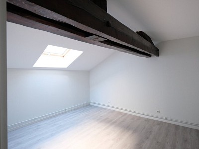 APPARTEMENT T4 A LOUER - ST ETIENNE CENTRE VILLE - 106 m2 - 750 € charges comprises par mois