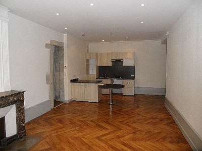 APPARTEMENT T4 A LOUER - ST ETIENNE CENTRE VILLE - 97.31 m2 - 780€ charges comprises par mois