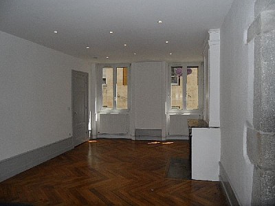 APPARTEMENT T4 A LOUER - ST ETIENNE CENTRE VILLE - 97.31 m2 - 780€ charges comprises par mois