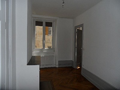 APPARTEMENT T4 A LOUER - ST ETIENNE CENTRE VILLE - 97.31 m2 - 780€ charges comprises par mois