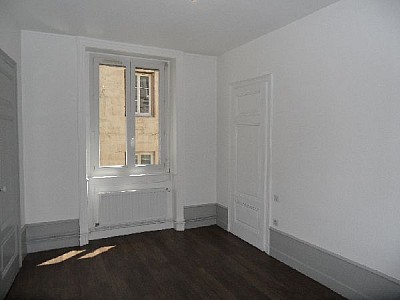 APPARTEMENT T4 A LOUER - ST ETIENNE CENTRE VILLE - 97.31 m2 - 780€ charges comprises par mois