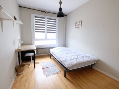APPARTEMENT T4 A LOUER - ST ETIENNE FACULTE / CENTRE DEUX - 100 m2 - 950€ charges comprises par mois