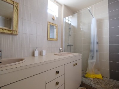 APPARTEMENT T4 A LOUER - ST ETIENNE FACULTE / CENTRE DEUX - 100 m2 - 950€ charges comprises par mois