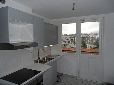 APPARTEMENT T4 A LOUER - ST ETIENNE FAURIEL - 80 m2 - 600 € charges comprises par mois