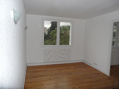 APPARTEMENT T4 A LOUER - ST ETIENNE FAURIEL - 80 m2 - 600 € charges comprises par mois