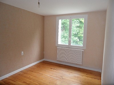 APPARTEMENT T4 A LOUER - ST ETIENNE FAURIEL - 80 m2 - 600 € charges comprises par mois