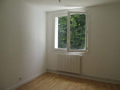 APPARTEMENT T4 A LOUER - ST ETIENNE FAURIEL - 80 m2 - 600 € charges comprises par mois