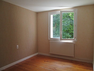 APPARTEMENT T4 A LOUER - ST ETIENNE FAURIEL - 80 m2 - 600 € charges comprises par mois