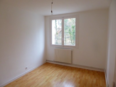 APPARTEMENT T4 A LOUER - ST ETIENNE FAURIEL - 80 m2 - 600 € charges comprises par mois