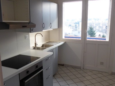 APPARTEMENT T4 A LOUER - ST ETIENNE FAURIEL - 80 m2 - 600 € charges comprises par mois