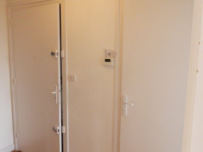 APPARTEMENT T4 A LOUER - ST ETIENNE FAURIEL - 80 m2 - 600 € charges comprises par mois
