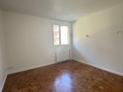 APPARTEMENT T4 A LOUER - ST ETIENNE FAURIEL - 92.67 m2 - 980€ charges comprises par mois