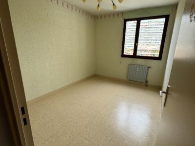 APPARTEMENT T4 A LOUER - ST ETIENNE FAURIEL - 91 m2 - 880€ charges comprises par mois