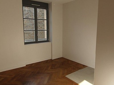 APPARTEMENT T4 A LOUER - ST ETIENNE HYPER CENTRE - 85.32 m2 - 995�&euro; charges comprises par mois