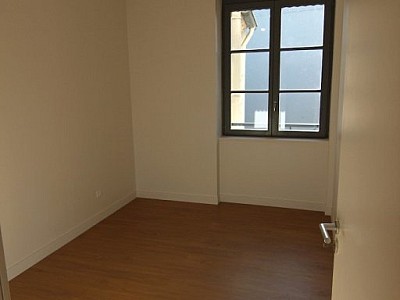 APPARTEMENT T4 A LOUER - ST ETIENNE HYPER CENTRE - 85.32 m2 - 995�&euro; charges comprises par mois