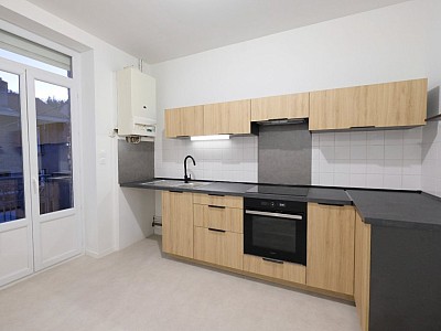 APPARTEMENT T4 A LOUER - ST ETIENNE MONTPLAISIR - 90 m2 - 685�&euro; charges comprises par mois