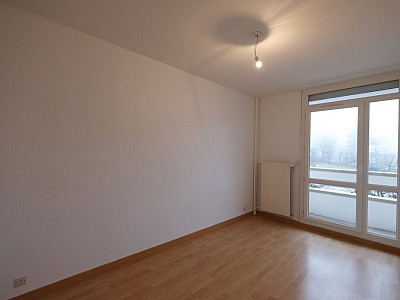 APPARTEMENT T4 A LOUER - ST ETIENNE PARC DE L EUROPE - 74.26 m2 - 790€ charges comprises par mois