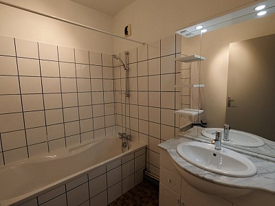 APPARTEMENT T4 A LOUER - ST ETIENNE PARC DE L EUROPE - 74.26 m2 - 790€ charges comprises par mois