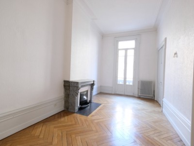 APPARTEMENT T4 A LOUER - ST ETIENNE PREFECTURE - 139.49 m2 - 950 € charges comprises par mois