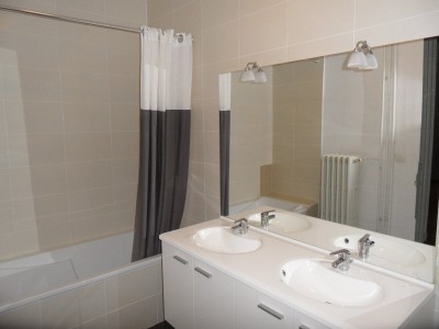 APPARTEMENT T4 A LOUER - ST ETIENNE PREFECTURE - 139.49 m2 - 950 € charges comprises par mois