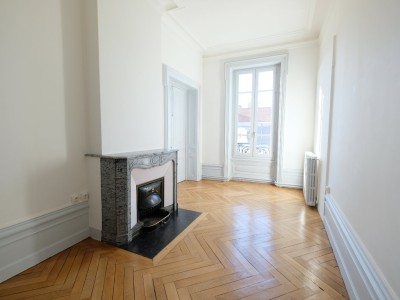 APPARTEMENT T4 A LOUER - ST ETIENNE PREFECTURE - 138.14 m2 - 1060 € charges comprises par mois