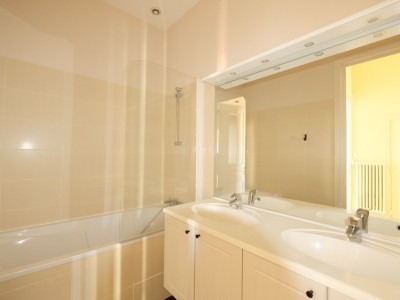APPARTEMENT T4 A LOUER - ST ETIENNE PREFECTURE - 138.14 m2 - 1060 € charges comprises par mois