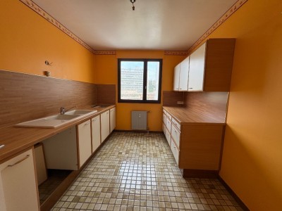 APPARTEMENT T4 A LOUER - ST ETIENNE - 90.82 m2 - 890€ charges comprises par mois
