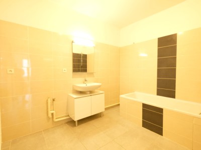 APPARTEMENT T4 A VENDRE - ST ETIENNE BELLEVUE - 81.28 m2 - 154000€
