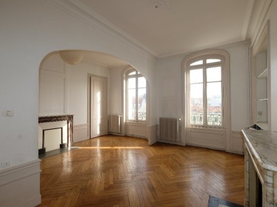 APPARTEMENT T4 A VENDRE - ST ETIENNE CENTRE VILLE - 114.35 m2 - 149000 €