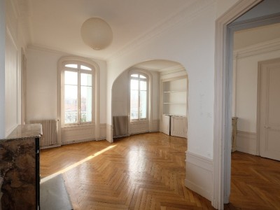 APPARTEMENT T4 A VENDRE - ST ETIENNE CENTRE VILLE - 114.35 m2 - 149000 €