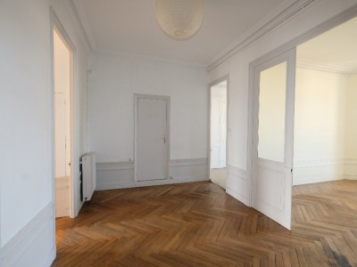 APPARTEMENT T4 A VENDRE - ST ETIENNE CENTRE VILLE - 114.35 m2 - 149000 €