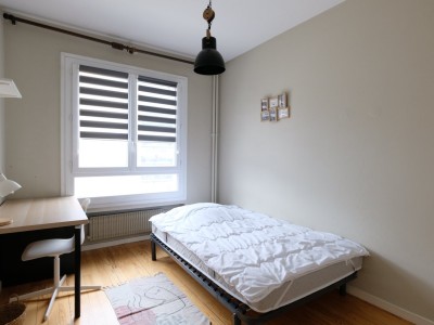 APPARTEMENT T4 A VENDRE - ST ETIENNE FACULTE / CENTRE DEUX - 100 m2 - 125000€