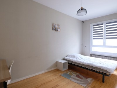 APPARTEMENT T4 A VENDRE - ST ETIENNE FACULTE / CENTRE DEUX - 100 m2 - 125000€