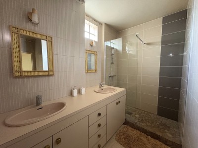 APPARTEMENT T4 A VENDRE - ST ETIENNE FACULTE / CENTRE DEUX - 100 m2 - 125000€