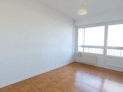 APPARTEMENT T4 A VENDRE - ST ETIENNE FACULTE / CENTRE DEUX - 91 m2 - 115 000 €